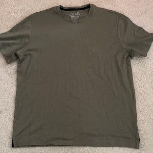 Banana Republic Men's luxe touch performance Short Sleeve Tee